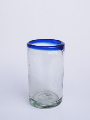 Vasos de Vidrio Soplado / Juego de 6 vasos para jugo con borde azul cobalto / Para los que disfruten de jugo fresco de frutas por la mañana, éstos pequeños vasos tienen el tamaño perfecto. Hechos de vidrio reciclado auténtico.